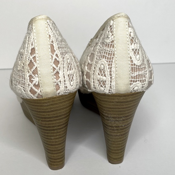 American Eagle Ivory Lace Wedge Shoe | Size 8.5 - Picture 4 of 8